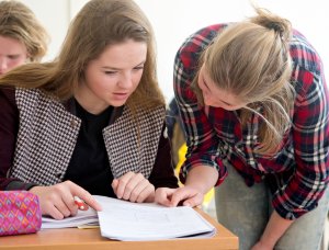 Docent en leerling examentraining management en organisatie SSL