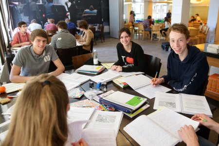 Al je gemaakte opgaven worden nagekeken en van feedback voorzien Al je gemaakte opgaven worden nagekeken en van feedback voorzien